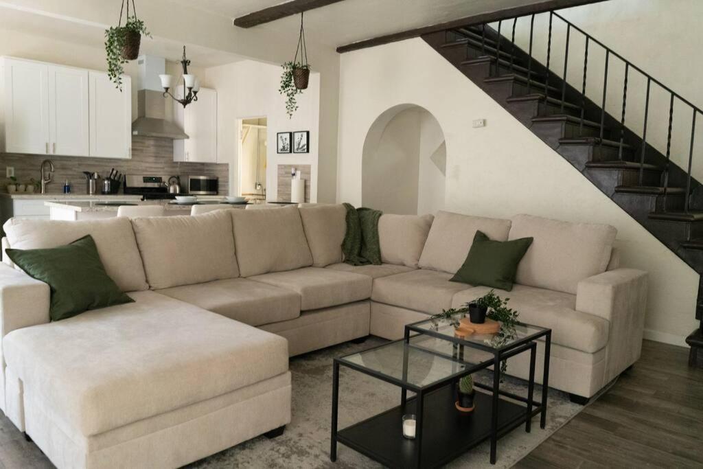 Spacious 2-Bedroom Unit In Hollywood Лос-Анджелес Экстерьер фото